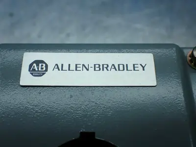 NEW ALLENBRADLEY 800T2TZ