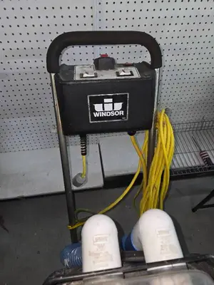 Windsor COMMERCIAL brush and shampooer
