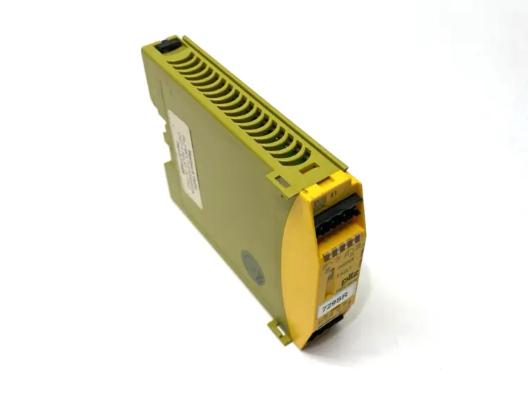 Used PILZ EXPANSION MODULE 4-DIGITAL OUTPUTS 6A 773536 PLC Expansion Units | Maverick Industrial Sales #1100419
