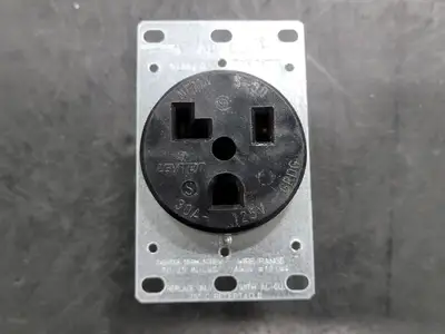 NEW LEVITON 5371