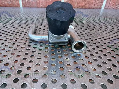 USED ITT PURE FLO 3- WAY 316L DIAPHRAGM VALVE W/ 3/4"SANITARY TO ELBOW FITTING