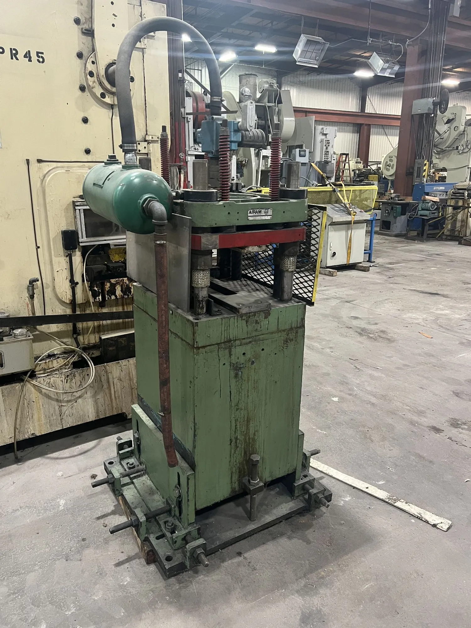 USED AIR RAM 7 TON 4 POST PNEUMATIC CUT OFF PRESS
