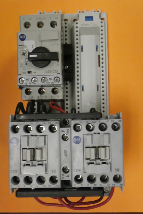 Used Siemens 140M-C2E-A25 SER B +  (2) 100-C09Z*10 SER A + A02 Starters Arizona US | ASSET CONVERSION SPECIALISTS, INC. #324520