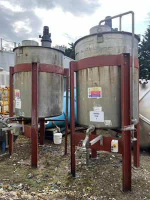 2,000L S/S mix tank with stirrer