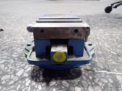 USED KURT MFG. D675