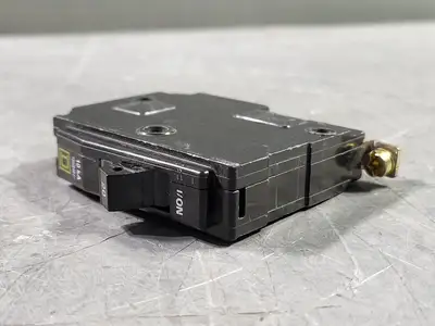 NEW SQUARE D QOB120