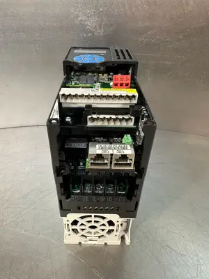 Allen Bradley 25C-D2P3N114 /A 1.0HP AC DRIVE (7.3.1)