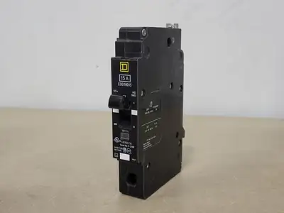 NEW SQUARE D EDB16015