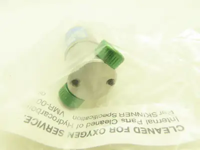 Honeywell Skinner B14RX30N Solenoid Valve 3-Way 24VDC 30 PSI 1/4" NPT Oxygen Use