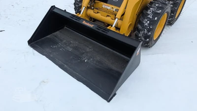 USED 2004 DEERE 240 II
