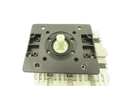 Allen Bradley 194E-E160-1754 Disconnect Load Switch 690V 160A 37kW 50Hp Ser B