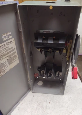 GE General Electric Square D Heavy Duty Safety Switch 100 AMP 600 VAC NP1578000E