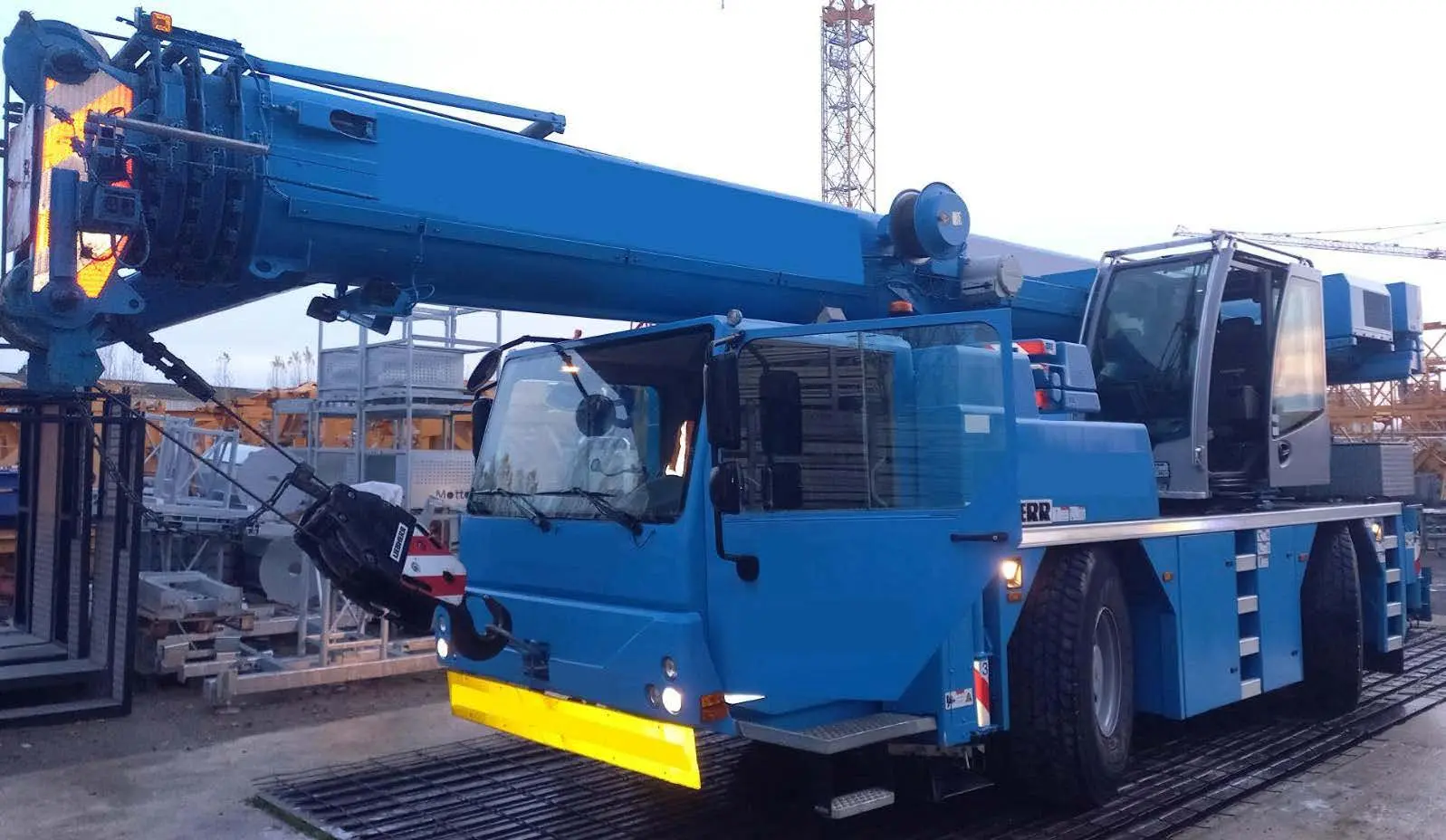 Used 2015 LIEBHERR LTM 1040-2.1 Rough Terrain Cranes Texas US | Uriquip #1421091
