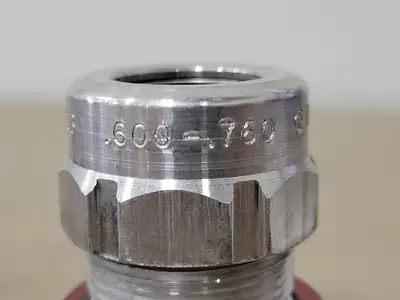 NEW THOMAS & BETTS STX050-464