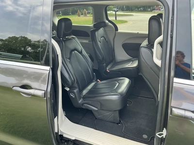 USED 2020 CHRYSLER VOYAGER