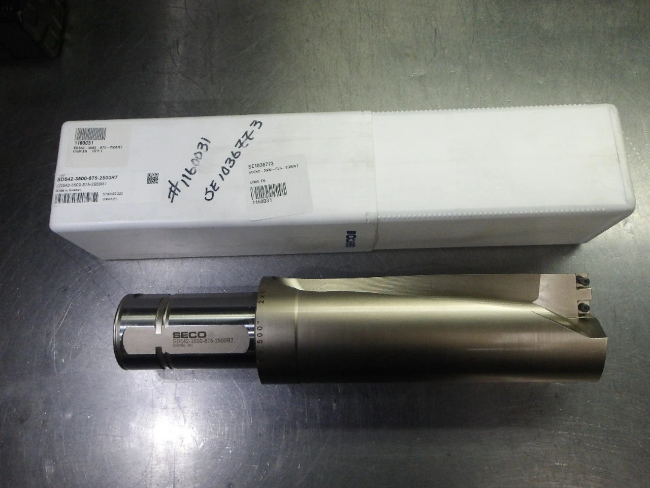 SECO 3.5" Coolant Thru Indexable Drill 2.5" Shank SD542-3500-875-2500R7 (LOC3000A)