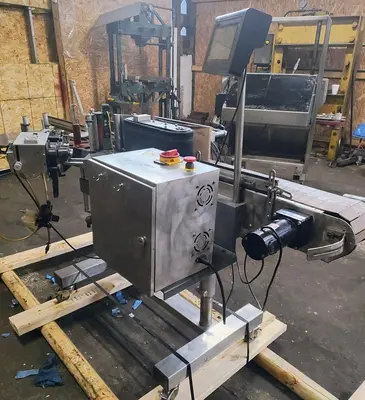 CVC pressure sensitive wrap labeler