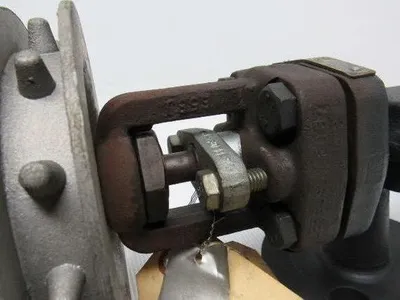 Jerguson 7/25B 3/4"x 3/8" Flanged Chain Actuated Right Angle Valve 2500 WSP / NE