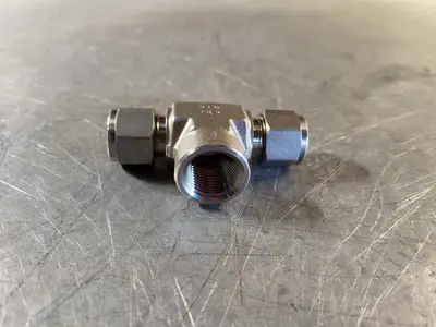 NEW SWAGELOK SS-810-3-8TTF