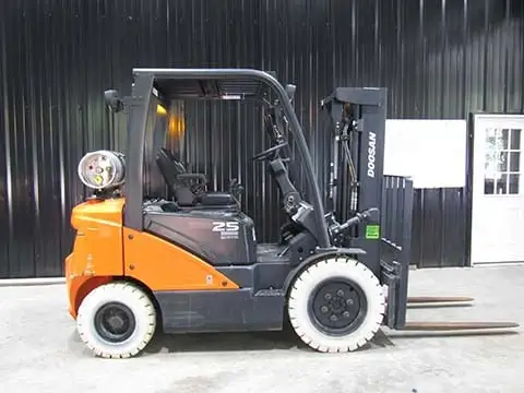 USED 2022 Doosan G25E-7