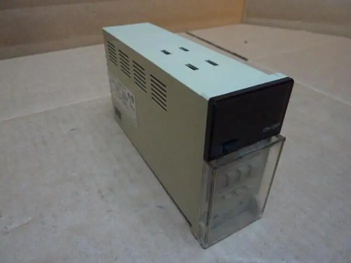 Used OMRON E5E4-R91J Temperature Controls Michigan US | Ideal Machinery #583854