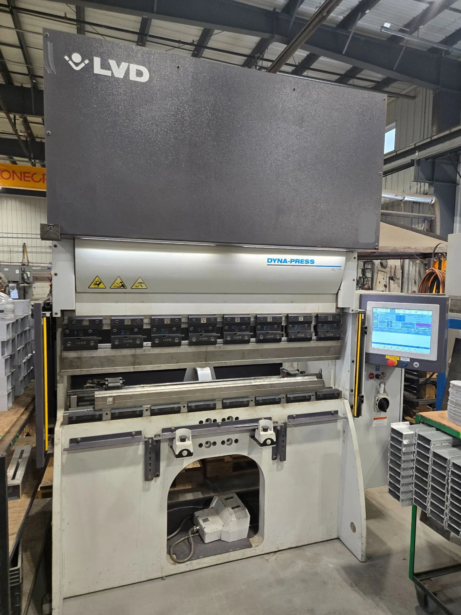 USED 2018 LVD STRIPPIT DYNA PRESS 40/15+