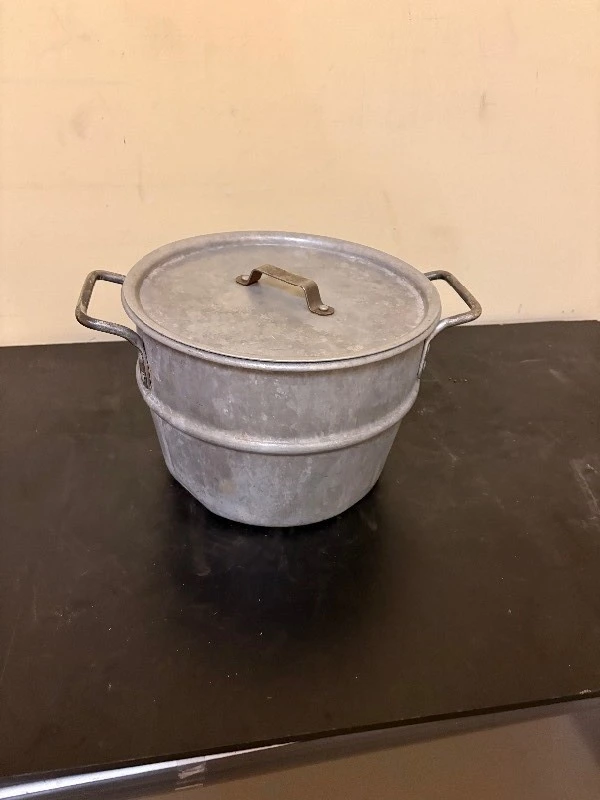 cooking pot