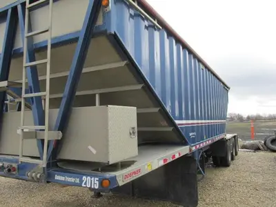 Used 2020 DOEPKER SUPER B GRAIN TRAILERS Grain Hopper Trailers Manitoba CA | Conquest Truck & Auto Sales #1421339