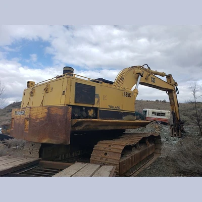 Caterpillar 235C Excavator