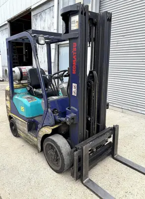 USED KOMATSU FG25ST-12