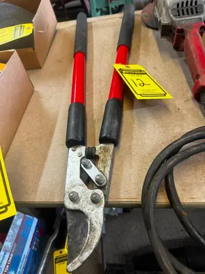 Used _UNKNOWN_ _UNKNOWN_ Hand Shears Ohio US | Myron Bowling Auctioneers Inc #1574220