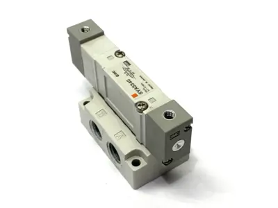 USED SMC AIR PILOT VALVE & BASE MOUNT 1/4" NPT