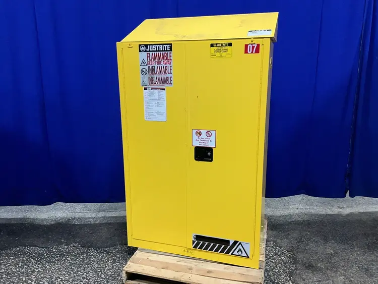Used JUSTRITE 894520 Cabinets Ohio US | HGR 24 #1456062