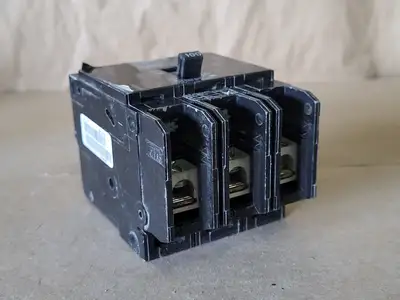 Used SIEMENS BQD3100 Switchgears British Columbia CA | Lenmark #239035