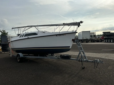 USED 1998 HUNTER TBD