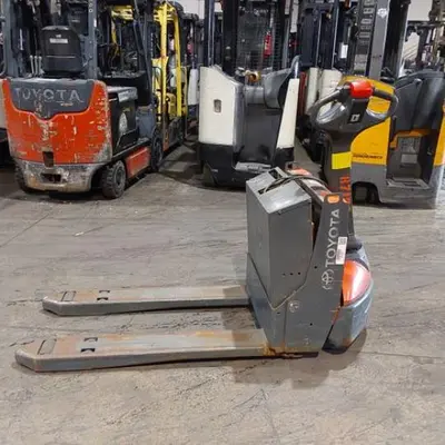 USED 2018 TOYOTA 8HBW23