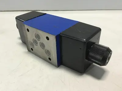 USED REXROTH 4WE10J33/CW110N9K4