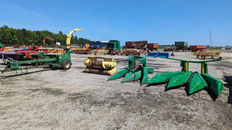 Used JOHN DEERE 3970 Forage Harvester | Rosseel's Equipment Inc #720624