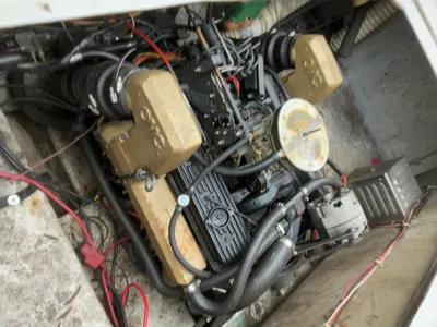 USED 1987 RINKER FIESTA VEE 250
