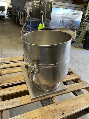 USED GROEN ELECTRIC 10 GALLON TILT KETTLE