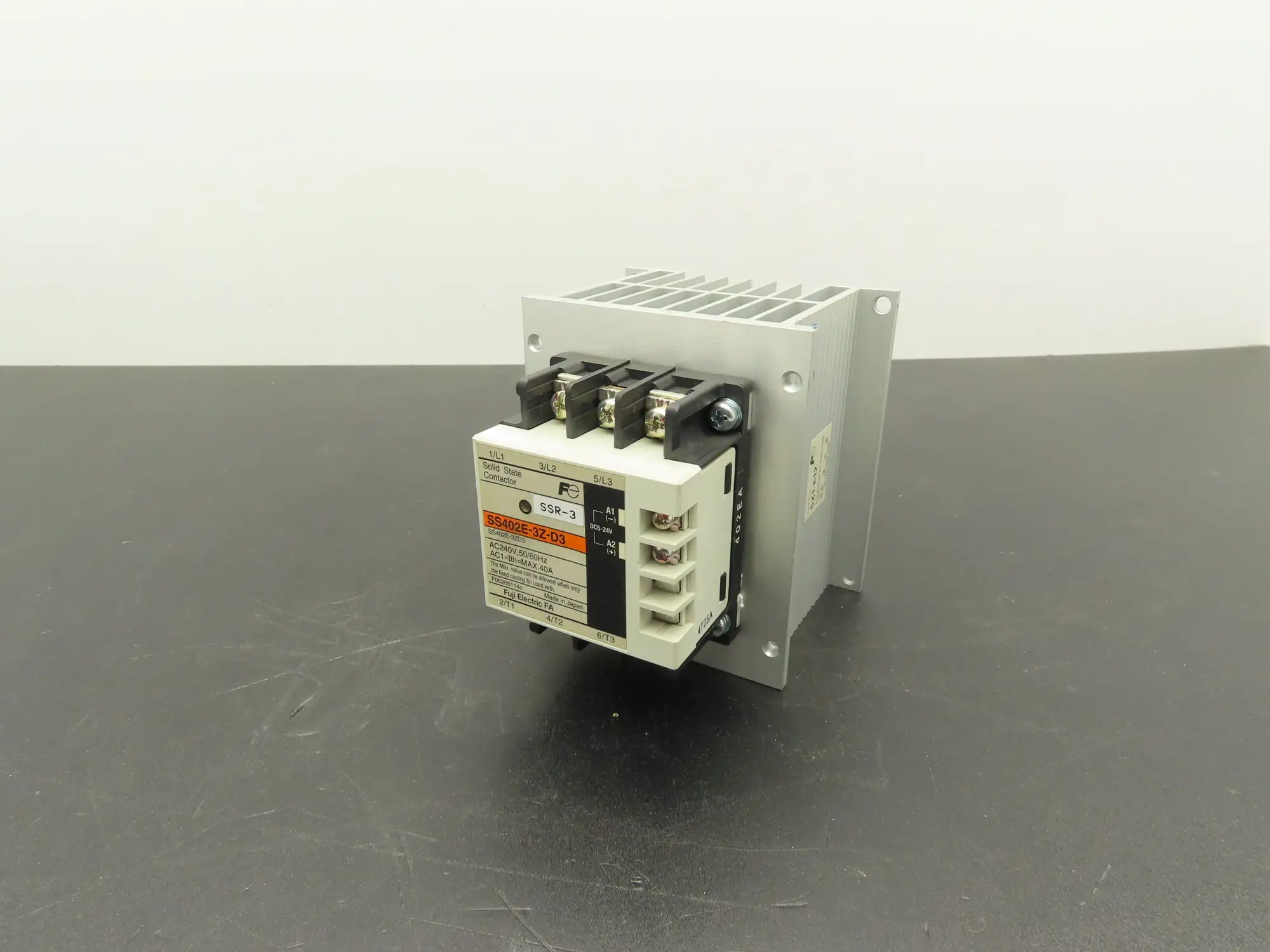 Fuji Electric SS402E-3Z-D3 Solid State Contactor Relay 240vac 50/60Hz .4A