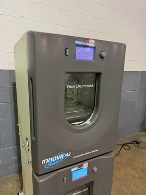 Used _UNKNOWN_ _UNKNOWN_ Incubator Shakers Ohio US | Federal Equipment Company #1365500