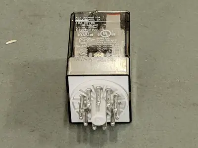 NEW ALLEN-BRADLEY 700-HA33A1