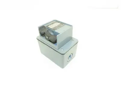 Square D 2510 KW2H Manual Motor Starter Switch 30A 10Hp 115-600V 1PH/3PH Ser B