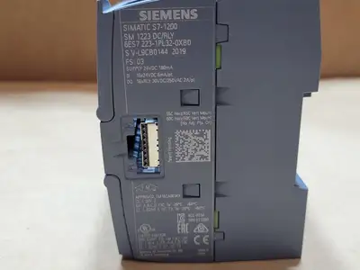 USED SIEMENS 6ES7 223-1PH32-0XB0