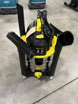 Tornado 8 Gallon Wet/Dry Vacuum 94208 NEW
