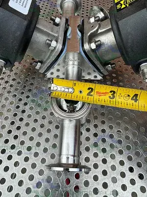 USED 2 ITT PURE FLO ADVANTAGE 4 - WAY DIAPHRAGM VALVE W/ 1" SANITARY FITTING