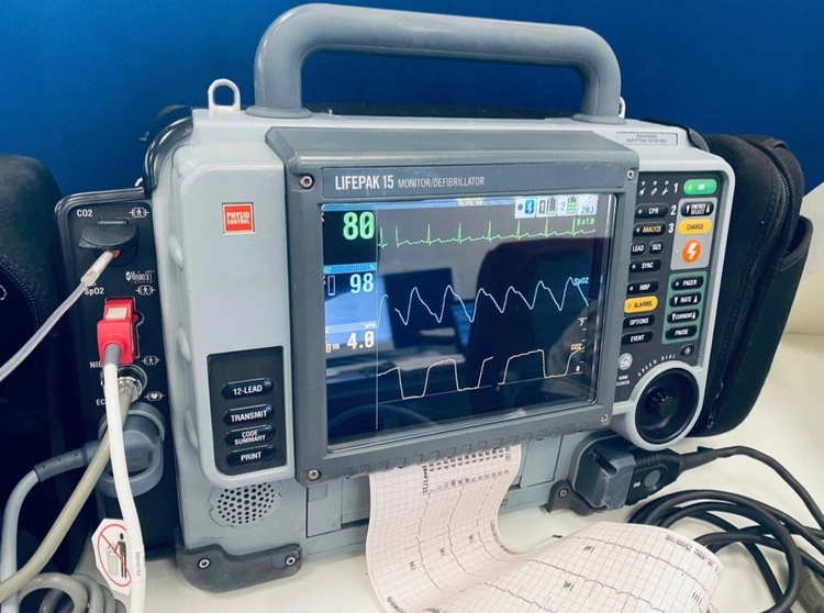 Used Physio control Lifepak 15 Defibrillators California US | Dj #1173941