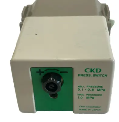 NEW CKD P4000-10-3N PRESSURE SWITCH 24VDC P4000103N