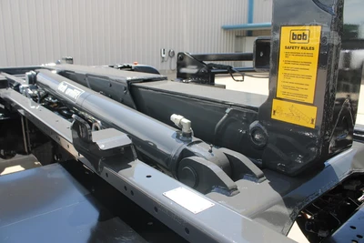 New | in-Stock 2025 MACK MD6 Hooklifts & Roll-Offs Texas US | Roll Off Truck World #1491879